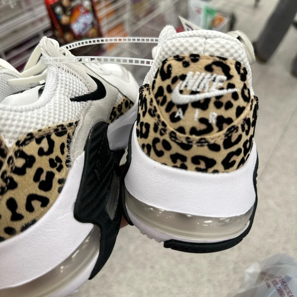 Nike Air Max SC Cheetah Print Sneakers |
Women's Size 7 - Picture 3 of 11